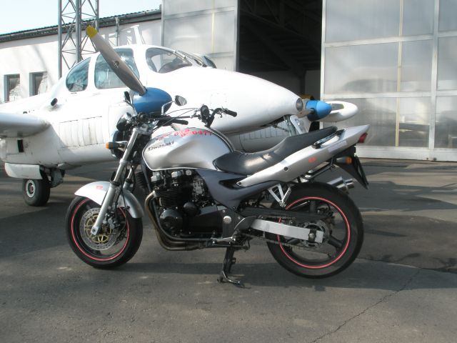Kawasaki ZR750F
